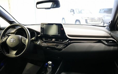 Toyota C-HR I рестайлинг, 2023 год, 3 700 000 рублей, 16 фотография