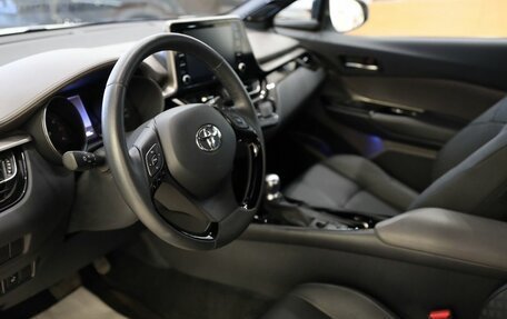 Toyota C-HR I рестайлинг, 2023 год, 3 700 000 рублей, 10 фотография