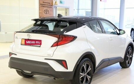 Toyota C-HR I рестайлинг, 2023 год, 3 700 000 рублей, 6 фотография