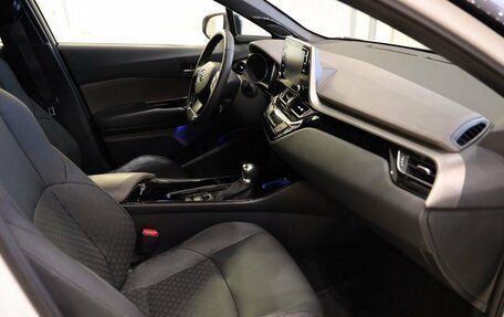 Toyota C-HR I рестайлинг, 2023 год, 3 700 000 рублей, 14 фотография