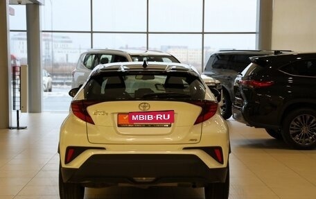 Toyota C-HR I рестайлинг, 2023 год, 3 700 000 рублей, 7 фотография