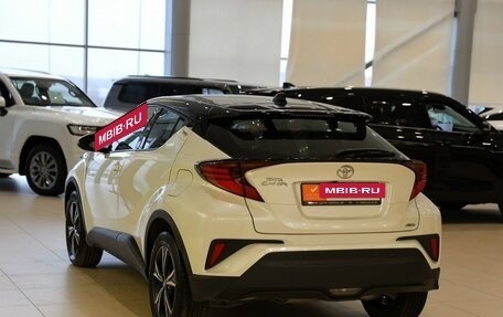 Toyota C-HR I рестайлинг, 2023 год, 3 700 000 рублей, 8 фотография