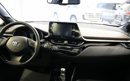 Toyota C-HR I рестайлинг, 2023 год, 3 700 000 рублей, 17 фотография