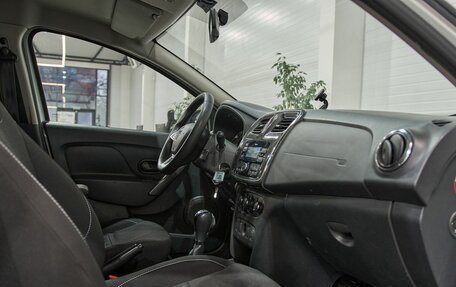 Renault Logan II, 2018 год, 1 050 000 рублей, 13 фотография