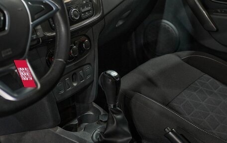 Renault Logan II, 2018 год, 1 050 000 рублей, 18 фотография