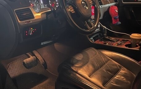 Volkswagen Touareg III, 2011 год, 1 650 000 рублей, 10 фотография