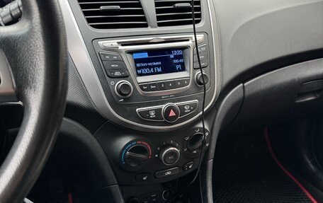 Hyundai Solaris II рестайлинг, 2015 год, 1 100 000 рублей, 8 фотография