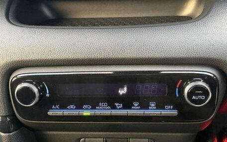 Toyota Yaris, 2022 год, 1 050 000 рублей, 11 фотография