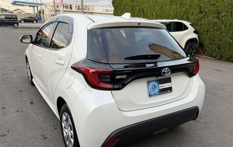 Toyota Yaris, 2022 год, 1 050 000 рублей, 4 фотография