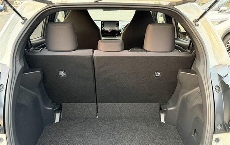 Toyota Yaris, 2022 год, 1 050 000 рублей, 19 фотография
