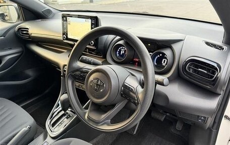 Toyota Yaris, 2022 год, 1 050 000 рублей, 15 фотография