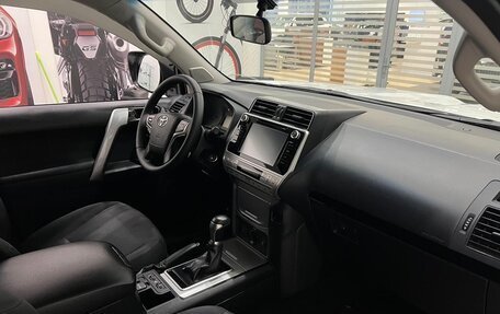 Toyota Land Cruiser Prado 150 рестайлинг 2, 2019 год, 4 500 000 рублей, 4 фотография