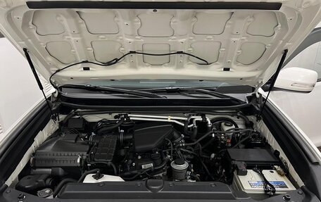 Toyota Land Cruiser Prado 150 рестайлинг 2, 2019 год, 4 500 000 рублей, 8 фотография