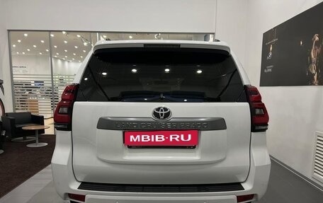 Toyota Land Cruiser Prado 150 рестайлинг 2, 2019 год, 4 500 000 рублей, 14 фотография