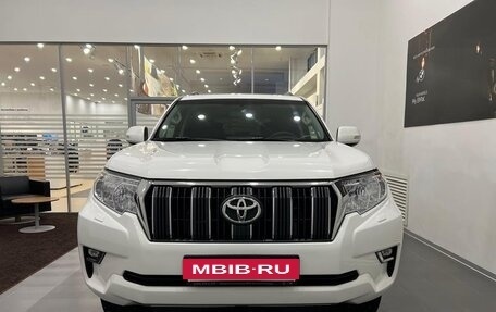 Toyota Land Cruiser Prado 150 рестайлинг 2, 2019 год, 4 500 000 рублей, 13 фотография