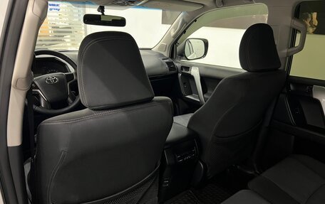 Toyota Land Cruiser Prado 150 рестайлинг 2, 2019 год, 4 500 000 рублей, 26 фотография