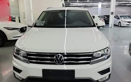 Volkswagen Tiguan II, 2021 год, 1 806 277 рублей, 2 фотография