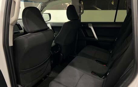 Toyota Land Cruiser Prado 150 рестайлинг 2, 2019 год, 4 500 000 рублей, 25 фотография