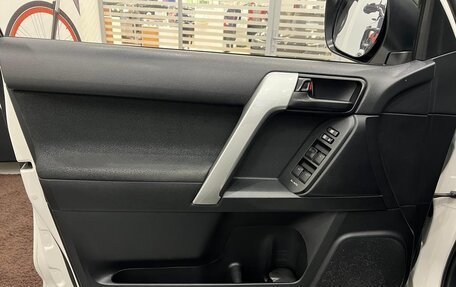 Toyota Land Cruiser Prado 150 рестайлинг 2, 2019 год, 4 500 000 рублей, 27 фотография