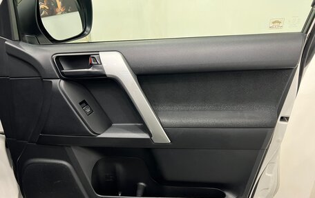 Toyota Land Cruiser Prado 150 рестайлинг 2, 2019 год, 4 500 000 рублей, 30 фотография