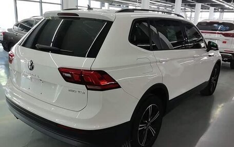 Volkswagen Tiguan II, 2021 год, 1 806 277 рублей, 3 фотография