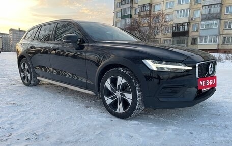 Volvo V60 Cross Country II, 2020 год, 3 990 000 рублей, 3 фотография