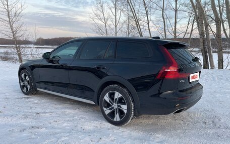 Volvo V60 Cross Country II, 2020 год, 3 990 000 рублей, 7 фотография