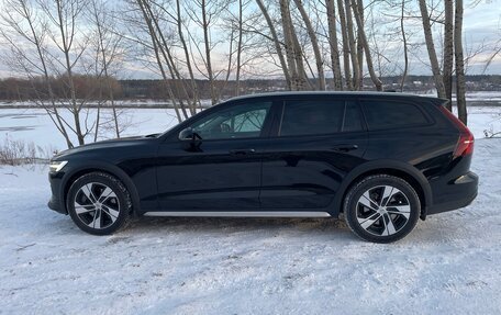 Volvo V60 Cross Country II, 2020 год, 3 990 000 рублей, 8 фотография