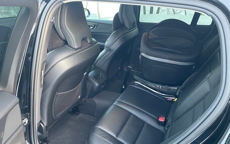 Volvo V60 Cross Country II, 2020 год, 3 990 000 рублей, 15 фотография