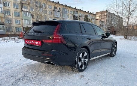 Volvo V60 Cross Country II, 2020 год, 3 990 000 рублей, 5 фотография