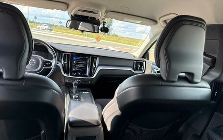 Volvo V60 Cross Country II, 2019 год, 3 450 000 рублей, 5 фотография