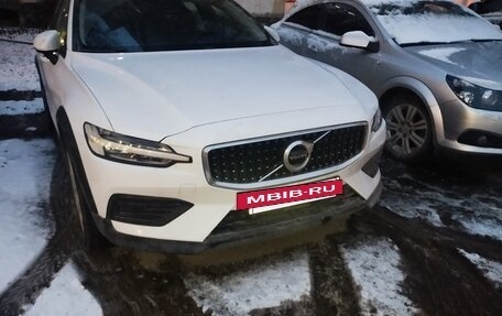 Volvo V60 Cross Country II, 2019 год, 3 450 000 рублей, 12 фотография