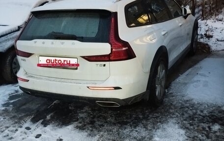 Volvo V60 Cross Country II, 2019 год, 3 450 000 рублей, 11 фотография