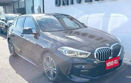 BMW 1 серия, 2021 год, 1 900 000 рублей, 1 фотография