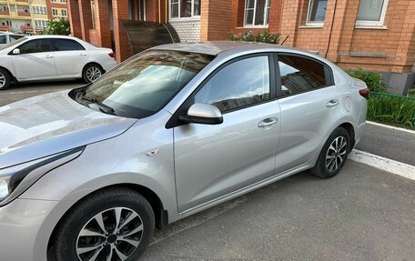 KIA Rio IV, 2017 год, 800 000 рублей, 2 фотография