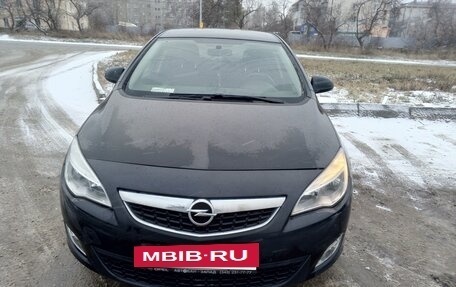 Opel Astra J, 2011 год, 750 000 рублей, 2 фотография