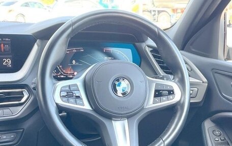 BMW 1 серия, 2021 год, 1 900 000 рублей, 10 фотография