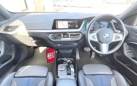 BMW 1 серия, 2021 год, 1 900 000 рублей, 2 фотография