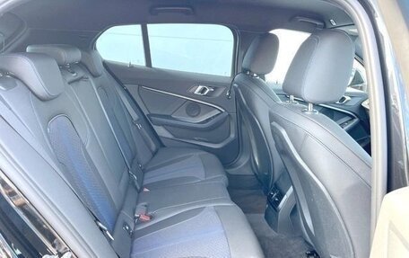 BMW 1 серия, 2021 год, 1 900 000 рублей, 11 фотография