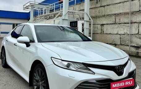 Toyota Camry, 2018 год, 2 900 000 рублей, 3 фотография