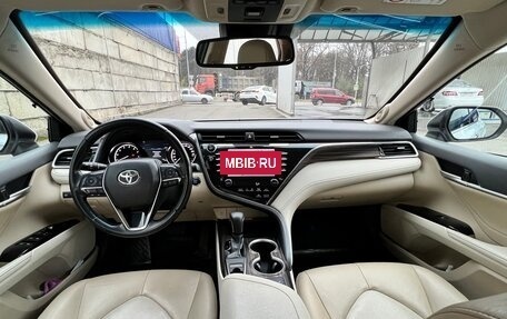 Toyota Camry, 2018 год, 2 900 000 рублей, 9 фотография