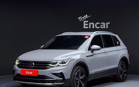 Volkswagen Tiguan II, 2021 год, 3 166 000 рублей, 1 фотография