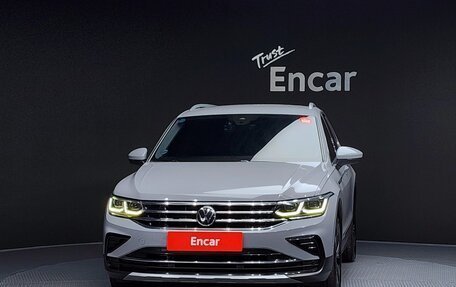 Volkswagen Tiguan II, 2021 год, 3 166 000 рублей, 3 фотография