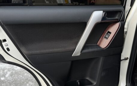 Toyota Land Cruiser Prado 150 рестайлинг 2, 2016 год, 3 620 000 рублей, 21 фотография