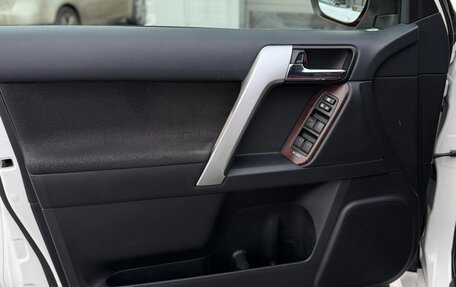 Toyota Land Cruiser Prado 150 рестайлинг 2, 2016 год, 3 620 000 рублей, 10 фотография