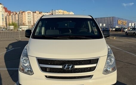 Hyundai H-1 II рестайлинг, 2011 год, 1 800 000 рублей, 1 фотография