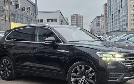 Volkswagen Touareg III, 2018 год, 4 399 000 рублей, 1 фотография