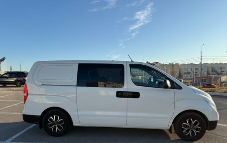 Hyundai H-1 II рестайлинг, 2011 год, 1 800 000 рублей, 3 фотография