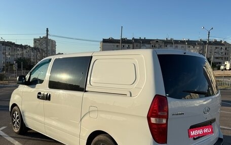 Hyundai H-1 II рестайлинг, 2011 год, 1 800 000 рублей, 6 фотография