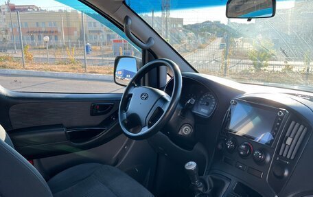 Hyundai H-1 II рестайлинг, 2011 год, 1 800 000 рублей, 15 фотография